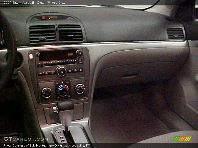 Cream White / Gray 2007 Saturn Aura XE