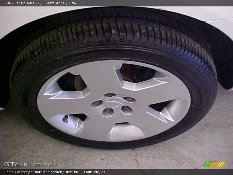 Cream White / Gray 2007 Saturn Aura XE