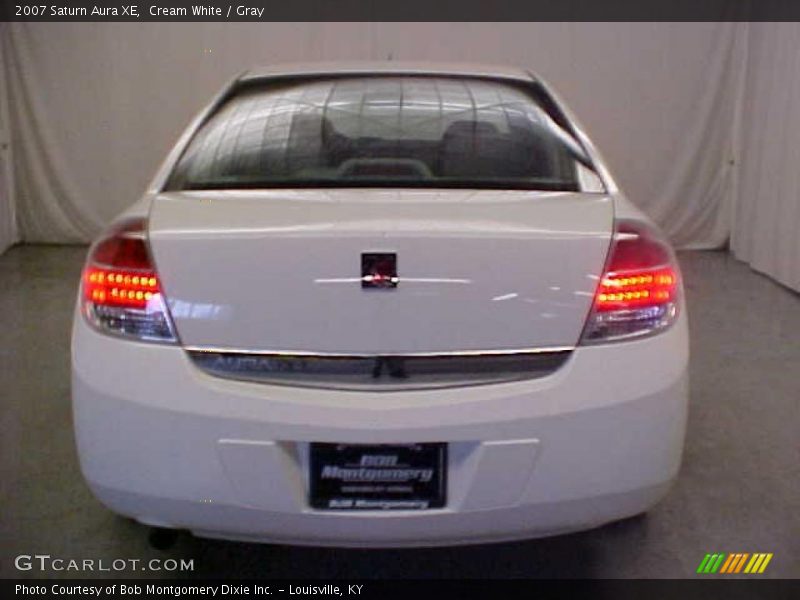 Cream White / Gray 2007 Saturn Aura XE