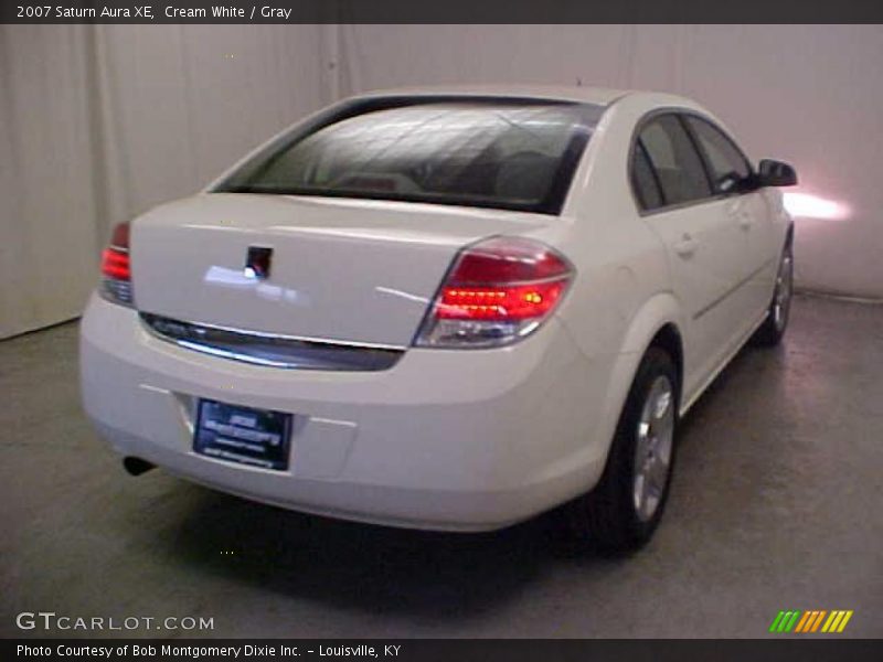 Cream White / Gray 2007 Saturn Aura XE