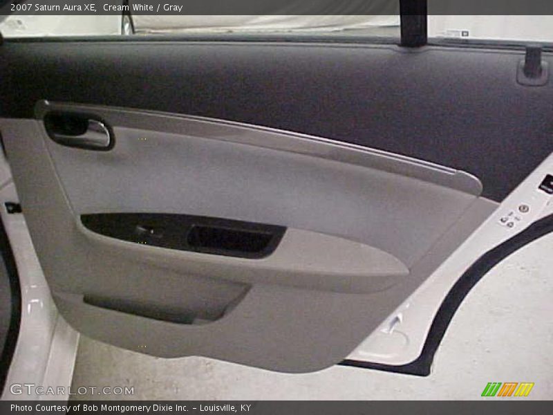 Cream White / Gray 2007 Saturn Aura XE