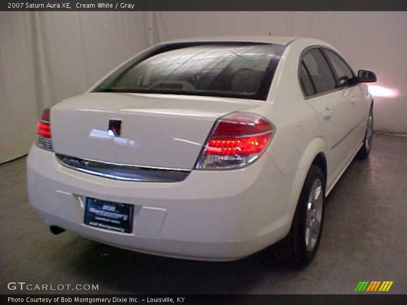 Cream White / Gray 2007 Saturn Aura XE