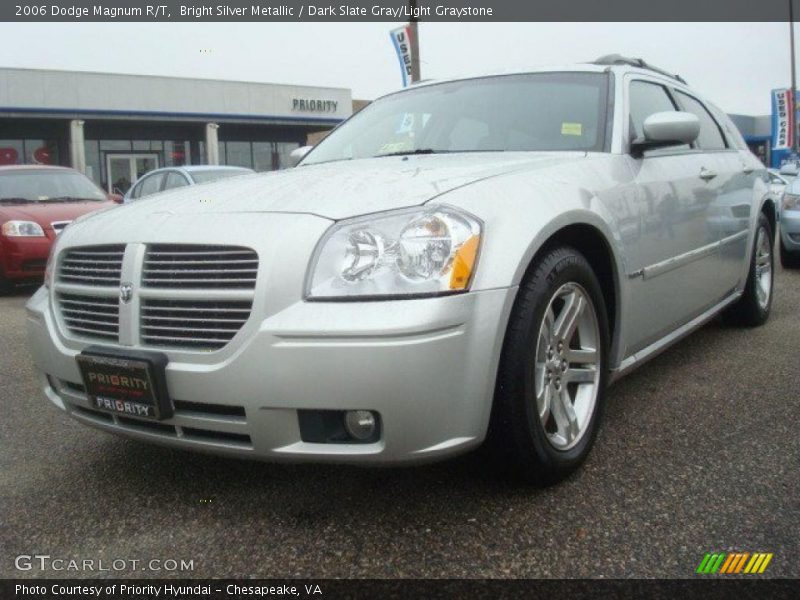 Front 3/4 View of 2006 Magnum R/T