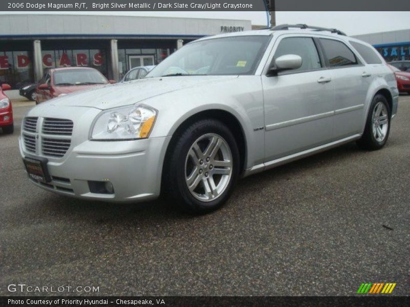 Front 3/4 View of 2006 Magnum R/T