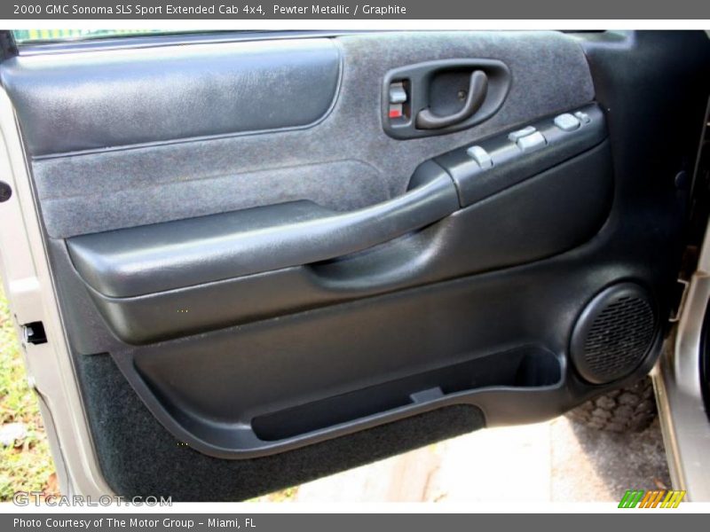 Door Panel of 2000 Sonoma SLS Sport Extended Cab 4x4