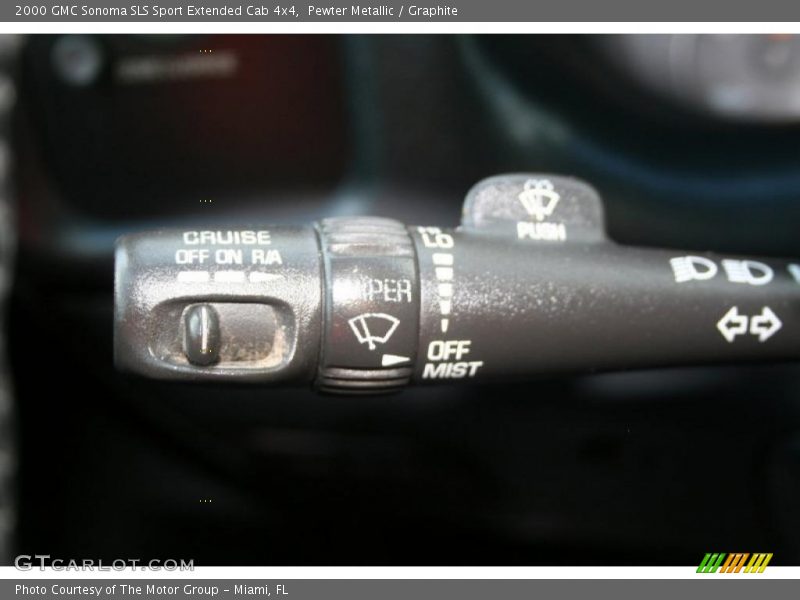Controls of 2000 Sonoma SLS Sport Extended Cab 4x4