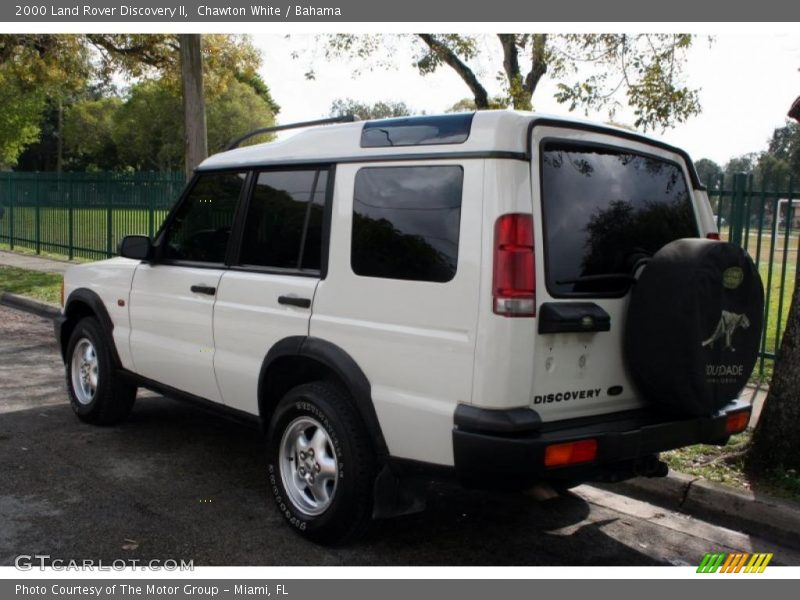 Chawton White / Bahama 2000 Land Rover Discovery II