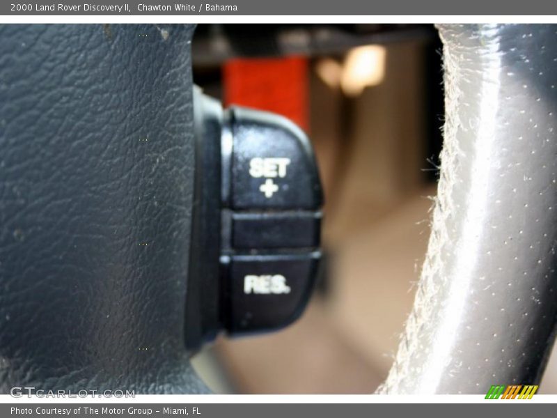 Chawton White / Bahama 2000 Land Rover Discovery II