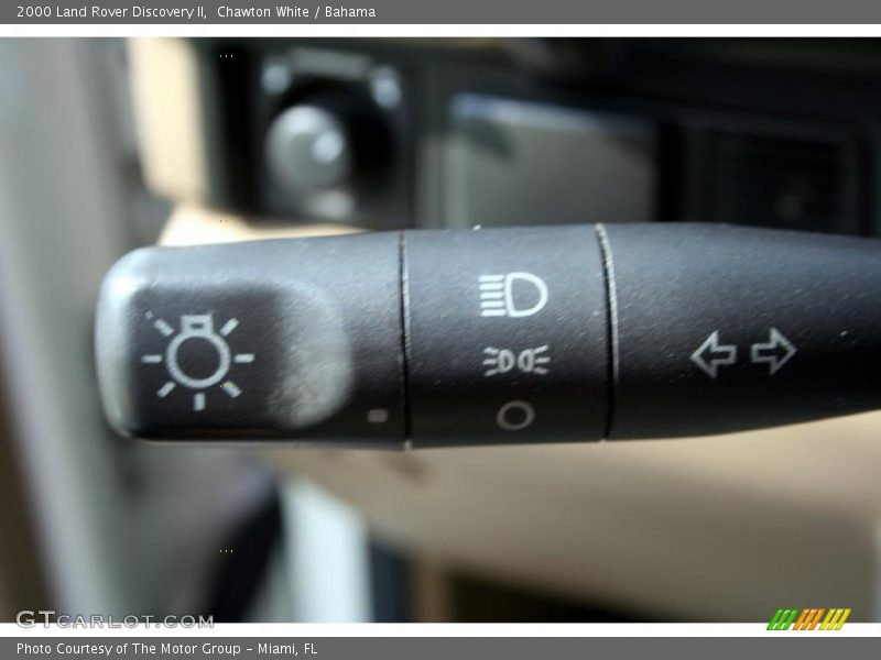 Chawton White / Bahama 2000 Land Rover Discovery II