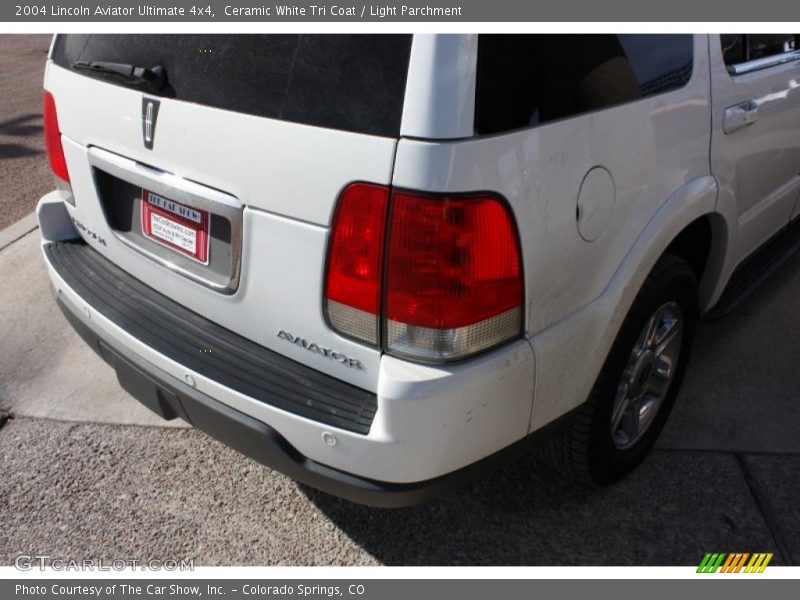 Ceramic White Tri Coat / Light Parchment 2004 Lincoln Aviator Ultimate 4x4