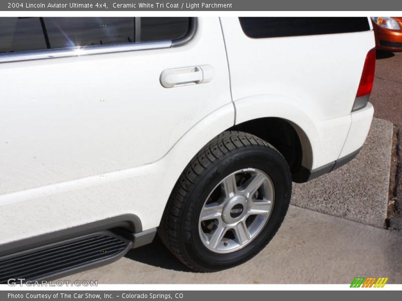Ceramic White Tri Coat / Light Parchment 2004 Lincoln Aviator Ultimate 4x4