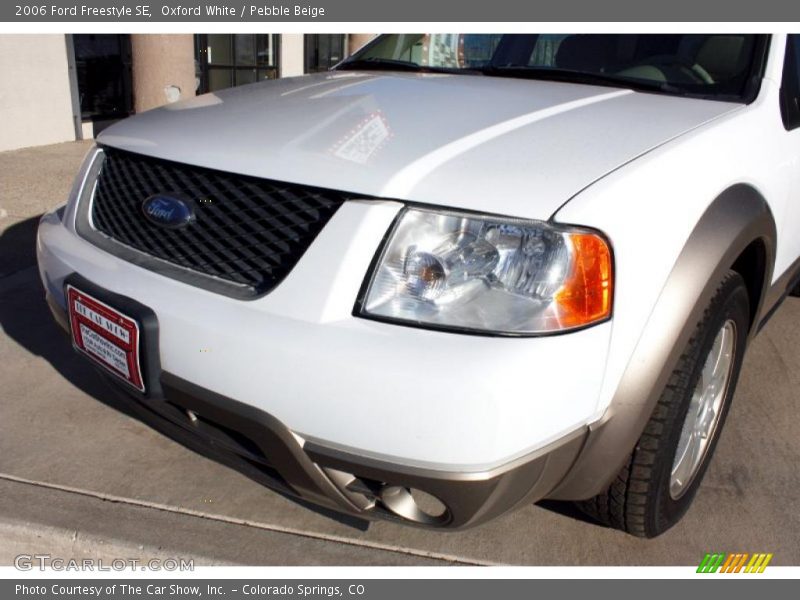 Oxford White / Pebble Beige 2006 Ford Freestyle SE