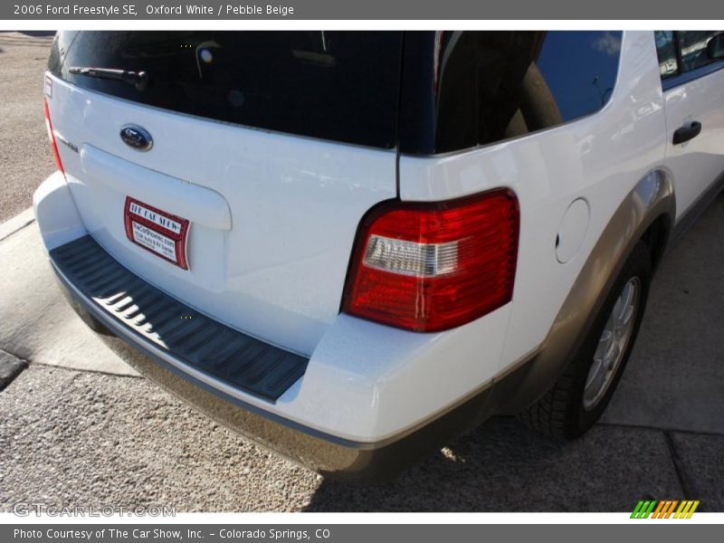 Oxford White / Pebble Beige 2006 Ford Freestyle SE