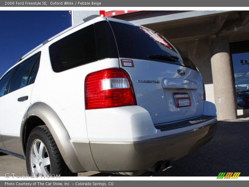 Oxford White / Pebble Beige 2006 Ford Freestyle SE