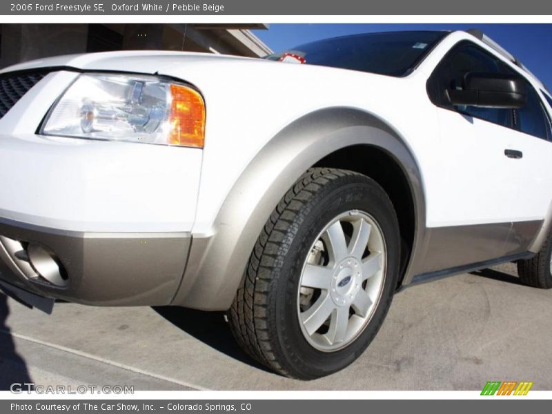 Oxford White / Pebble Beige 2006 Ford Freestyle SE