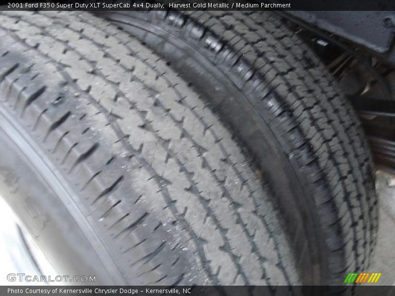 Harvest Gold Metallic / Medium Parchment 2001 Ford F350 Super Duty XLT SuperCab 4x4 Dually