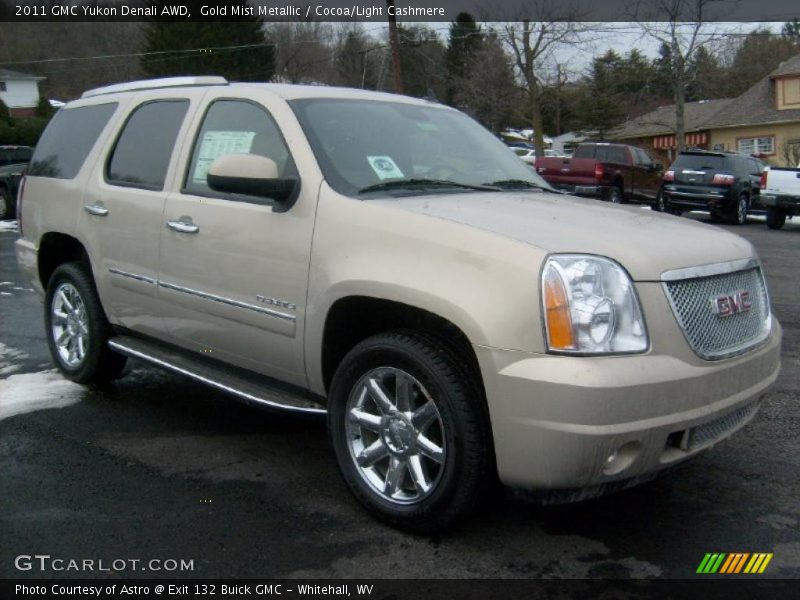 Front 3/4 View of 2011 Yukon Denali AWD