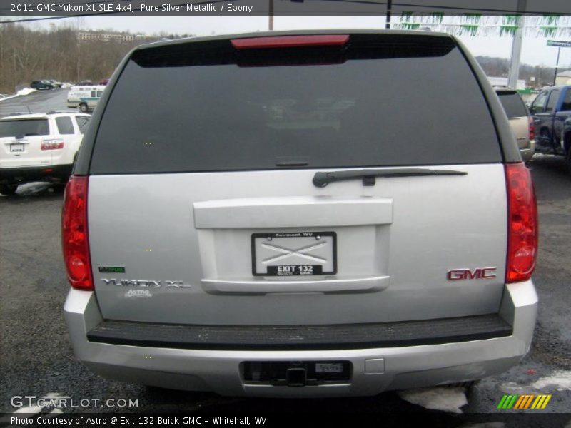 Pure Silver Metallic / Ebony 2011 GMC Yukon XL SLE 4x4