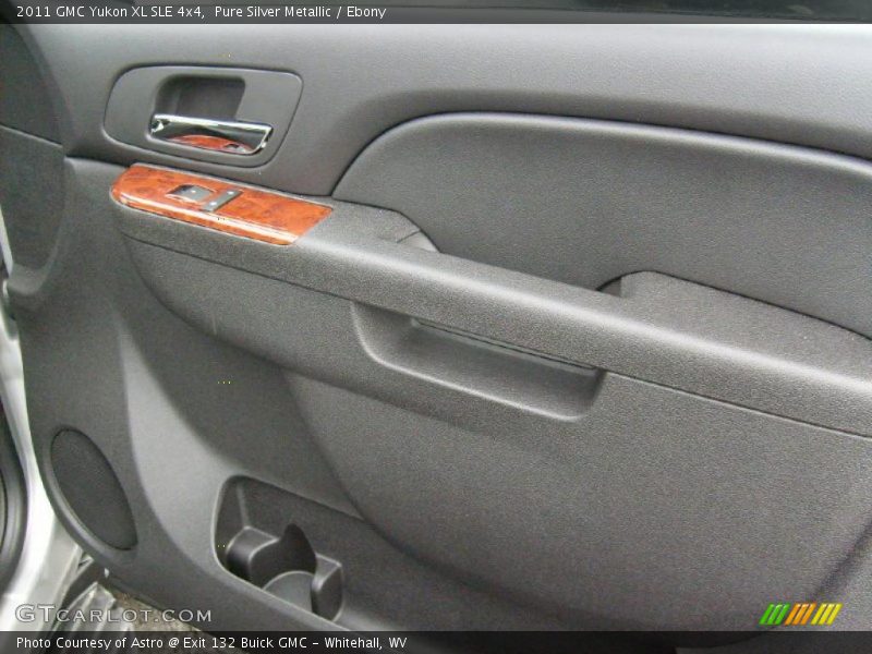 Pure Silver Metallic / Ebony 2011 GMC Yukon XL SLE 4x4