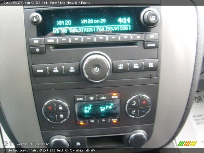 Pure Silver Metallic / Ebony 2011 GMC Yukon XL SLE 4x4