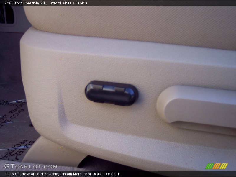 Oxford White / Pebble 2005 Ford Freestyle SEL