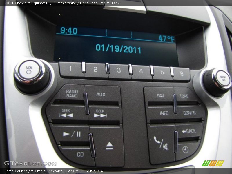 Summit White / Light Titanium/Jet Black 2011 Chevrolet Equinox LT