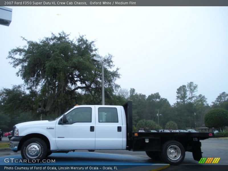 Oxford White / Medium Flint 2007 Ford F350 Super Duty XL Crew Cab Chassis