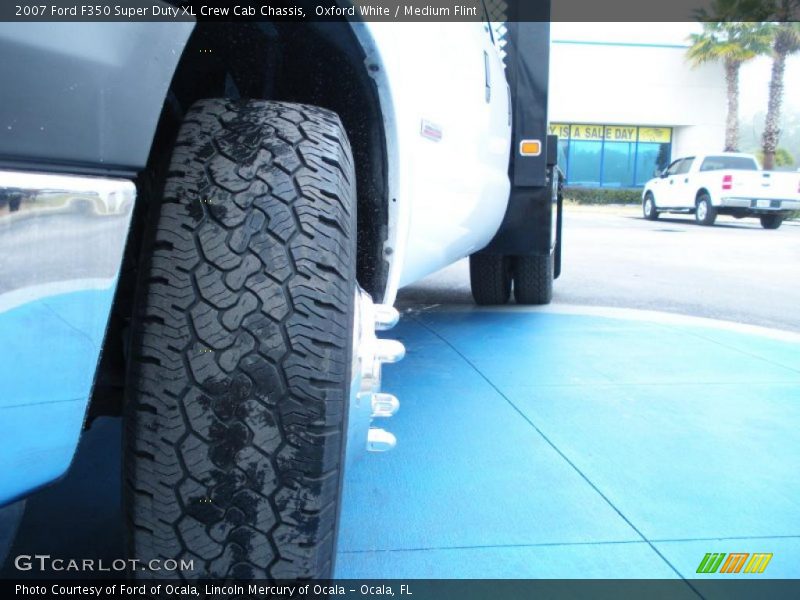 Oxford White / Medium Flint 2007 Ford F350 Super Duty XL Crew Cab Chassis