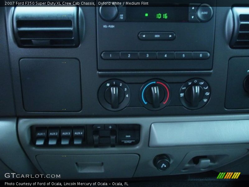 Controls of 2007 F350 Super Duty XL Crew Cab Chassis