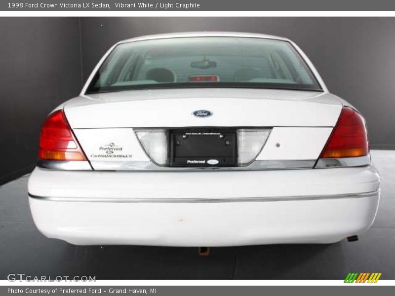 Vibrant White / Light Graphite 1998 Ford Crown Victoria LX Sedan