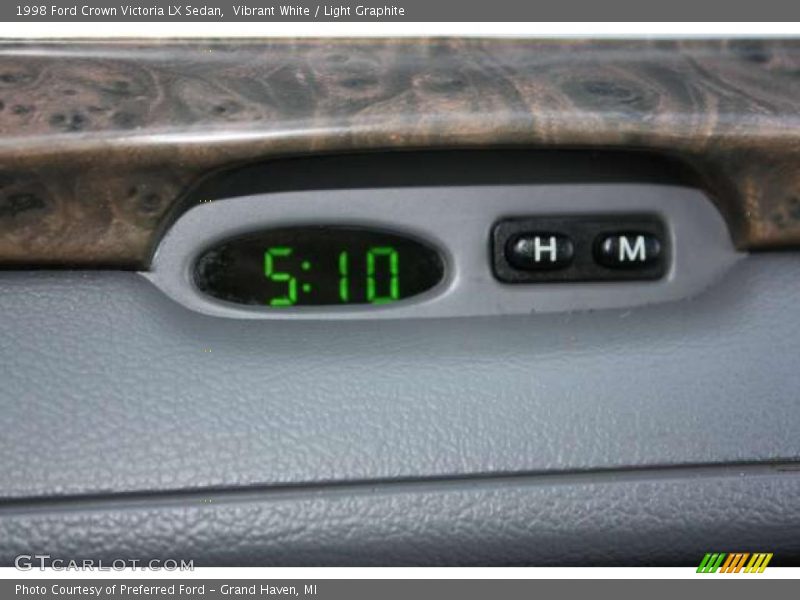 Vibrant White / Light Graphite 1998 Ford Crown Victoria LX Sedan