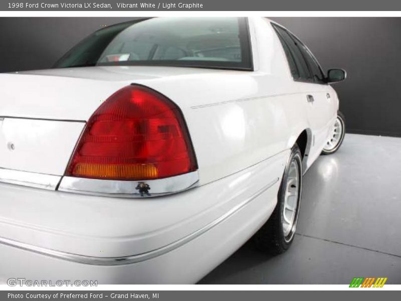 Vibrant White / Light Graphite 1998 Ford Crown Victoria LX Sedan