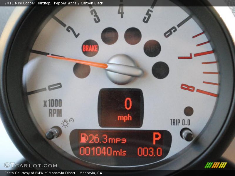 Pepper White / Carbon Black 2011 Mini Cooper Hardtop