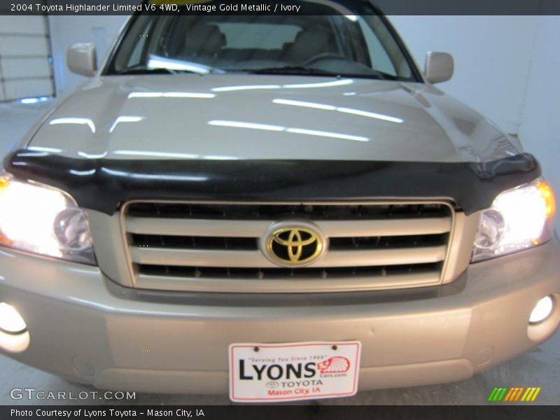 Vintage Gold Metallic / Ivory 2004 Toyota Highlander Limited V6 4WD