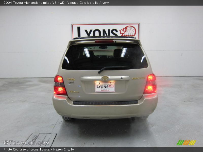 Vintage Gold Metallic / Ivory 2004 Toyota Highlander Limited V6 4WD