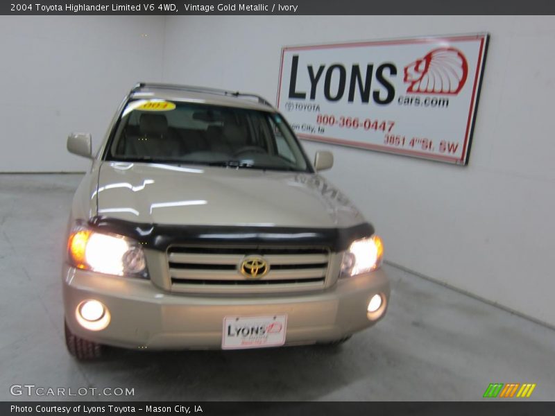 Vintage Gold Metallic / Ivory 2004 Toyota Highlander Limited V6 4WD