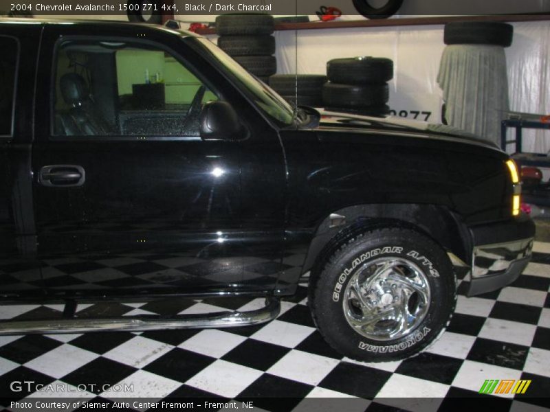 Black / Dark Charcoal 2004 Chevrolet Avalanche 1500 Z71 4x4