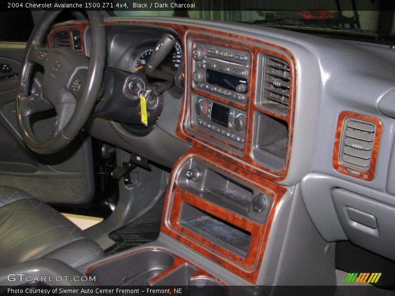 Black / Dark Charcoal 2004 Chevrolet Avalanche 1500 Z71 4x4