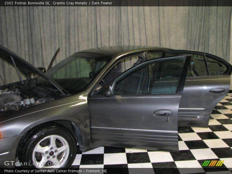 Granite Gray Metallic / Dark Pewter 2002 Pontiac Bonneville SE