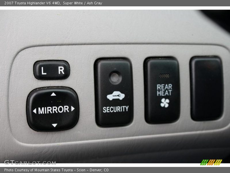 Super White / Ash Gray 2007 Toyota Highlander V6 4WD