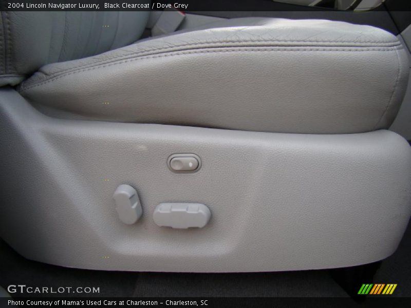 Black Clearcoat / Dove Grey 2004 Lincoln Navigator Luxury