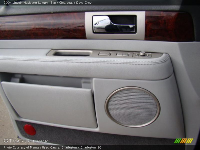 Black Clearcoat / Dove Grey 2004 Lincoln Navigator Luxury