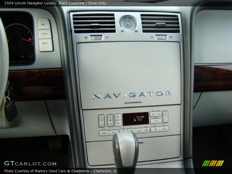 Black Clearcoat / Dove Grey 2004 Lincoln Navigator Luxury