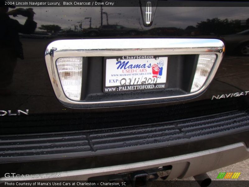 Black Clearcoat / Dove Grey 2004 Lincoln Navigator Luxury