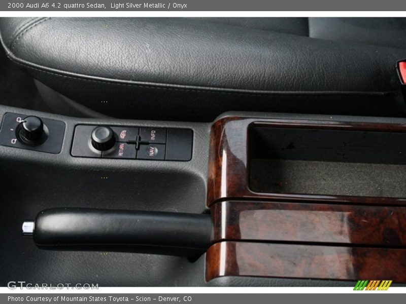 Light Silver Metallic / Onyx 2000 Audi A6 4.2 quattro Sedan