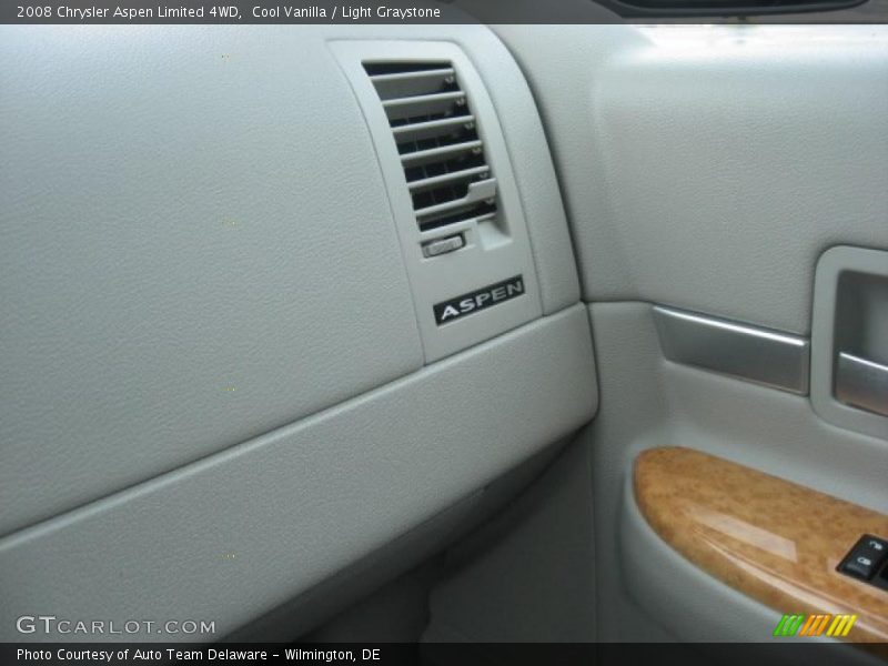 Cool Vanilla / Light Graystone 2008 Chrysler Aspen Limited 4WD