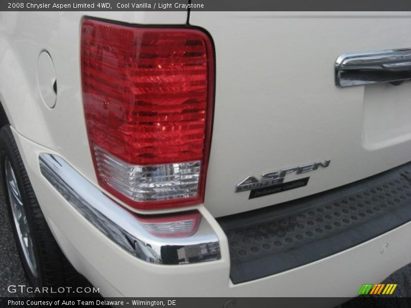 Cool Vanilla / Light Graystone 2008 Chrysler Aspen Limited 4WD