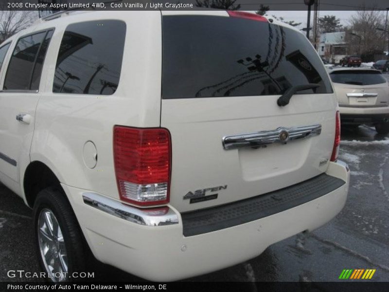 Cool Vanilla / Light Graystone 2008 Chrysler Aspen Limited 4WD