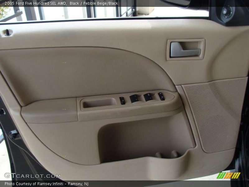 Door Panel of 2005 Five Hundred SEL AWD