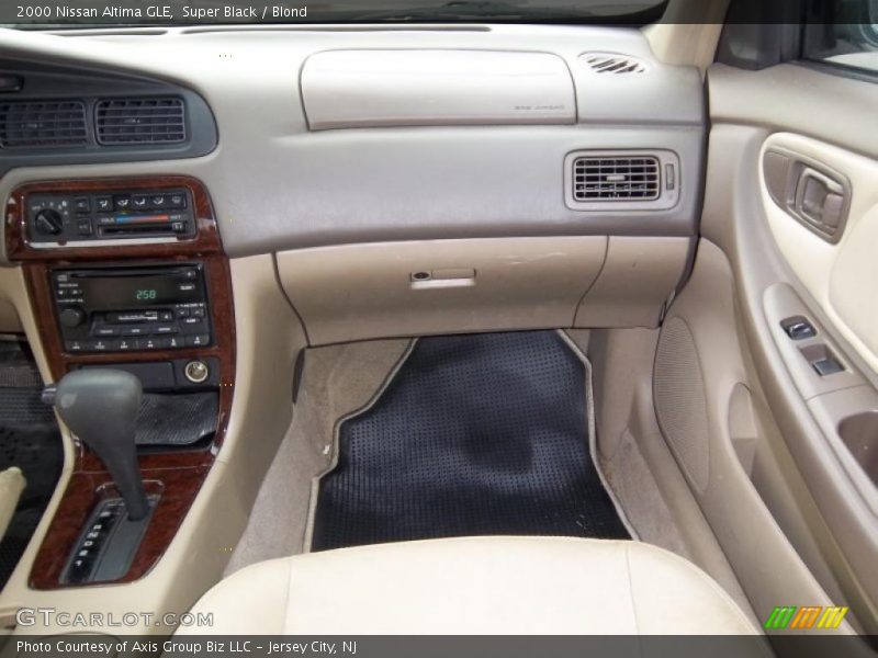 Super Black / Blond 2000 Nissan Altima GLE